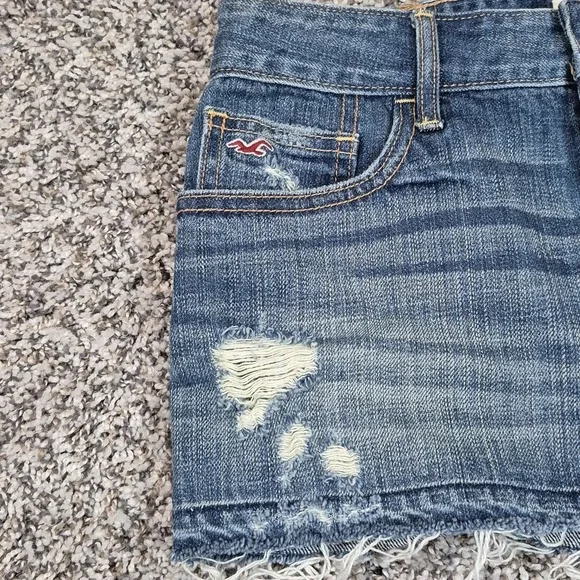 Hollister Mini Micro Distressed Denim Jean Skirt Y2K Size 3 W26 Preppy Cali - Picture 2 of 9